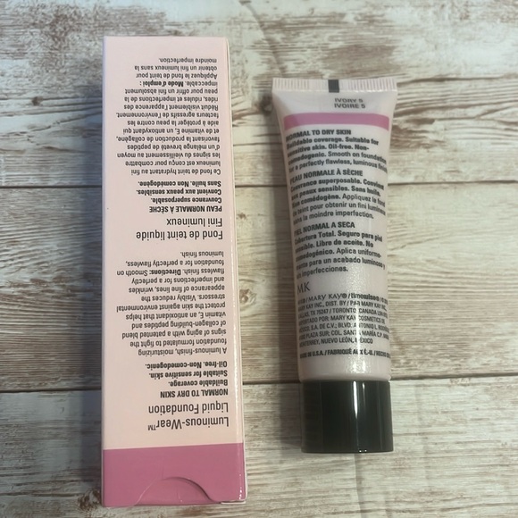 NEW MK Ivory 5 Timewise LUMINOUS-WEAR Liquid Foundation Ivory 5 New in box - Picture 6 of 8